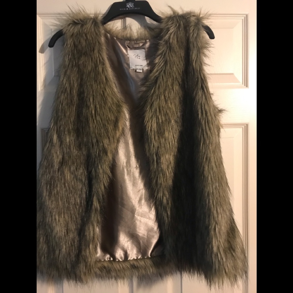 Super cute faux fur vest